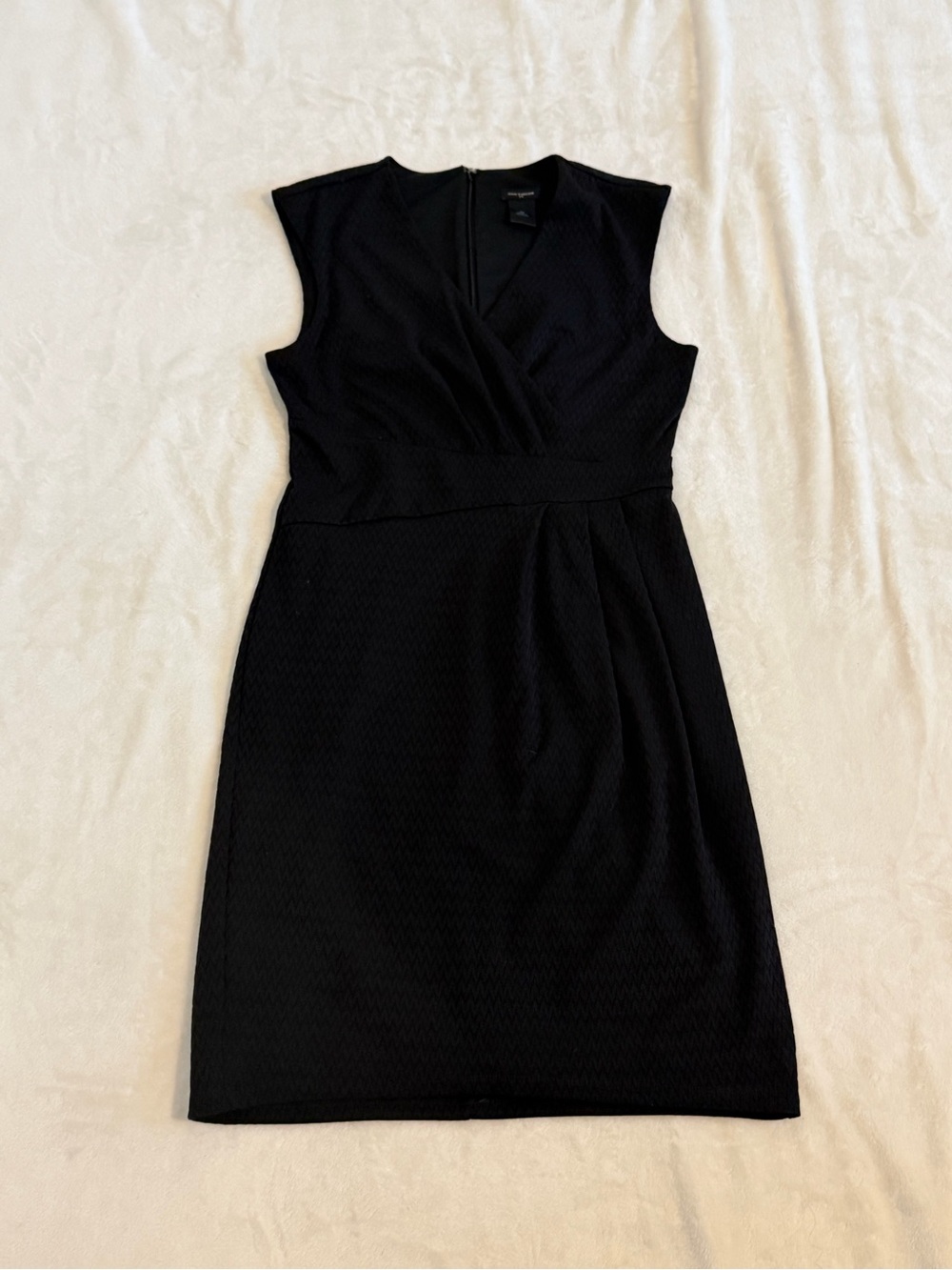 Ann Taylor Size XS Black Sleeveless V-Neck Sheath Dress